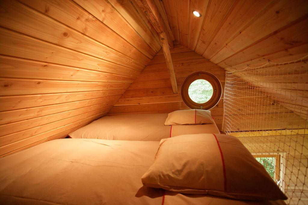 La Cabane Aux Secrets - Au Milieu De Nulle Part Outines Habitación foto